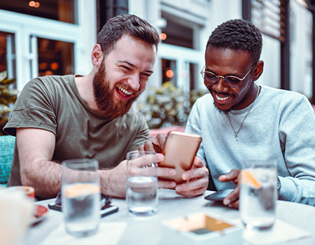 Men discuss peer to peer marketing